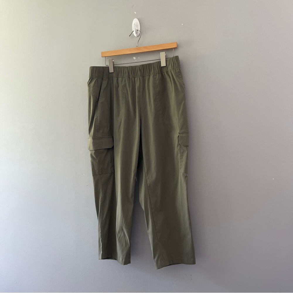 Eddie Bauer Green Nylon Cargo Pants High Rise Pull On Hiking Womens Size 14 - Picture 1 of 8